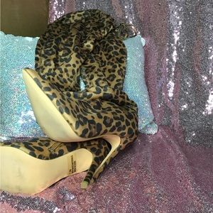 Women’s Size 7.5 Over the knee boots